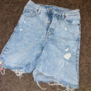 Old Navy 7 in jean shorts